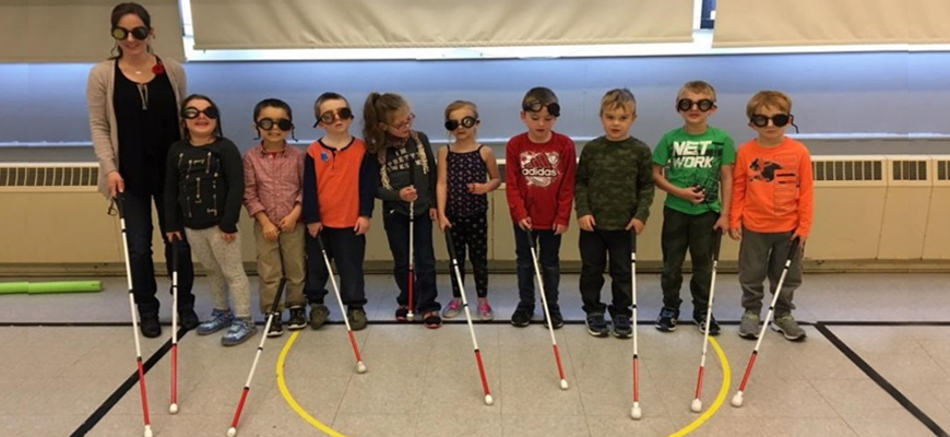 kids trying out goggles and canes